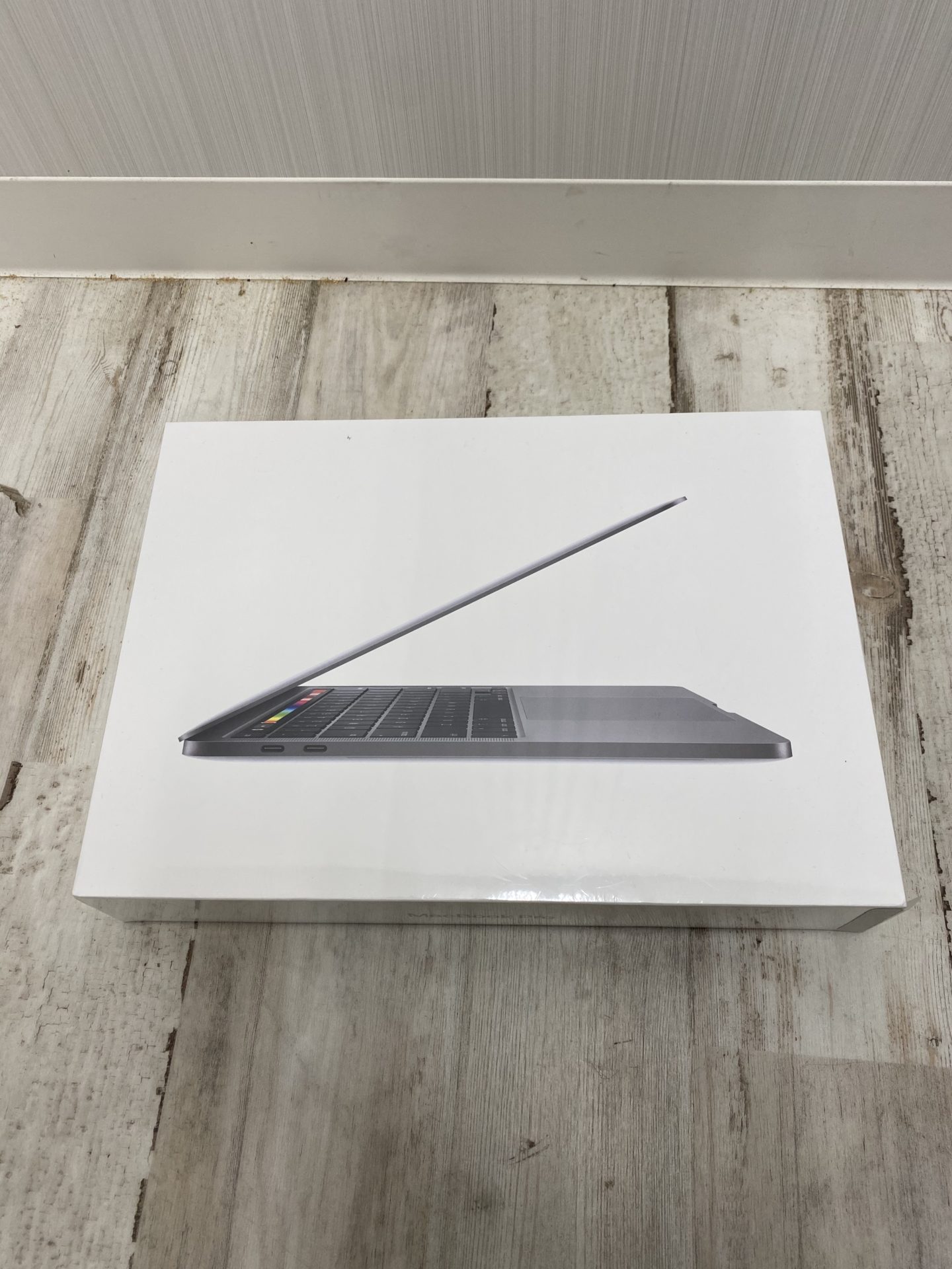 買取商品：MacBook Pro 2020 13インチ 1TB