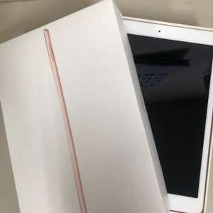 【中古美品】Wi-Fiモデル iPad 7th Generation 32GB ゴールド