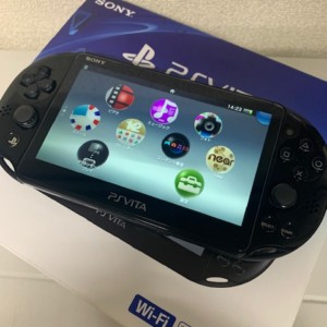 SONY PlayStation VITA PCH-2000ZA11　中古美品
