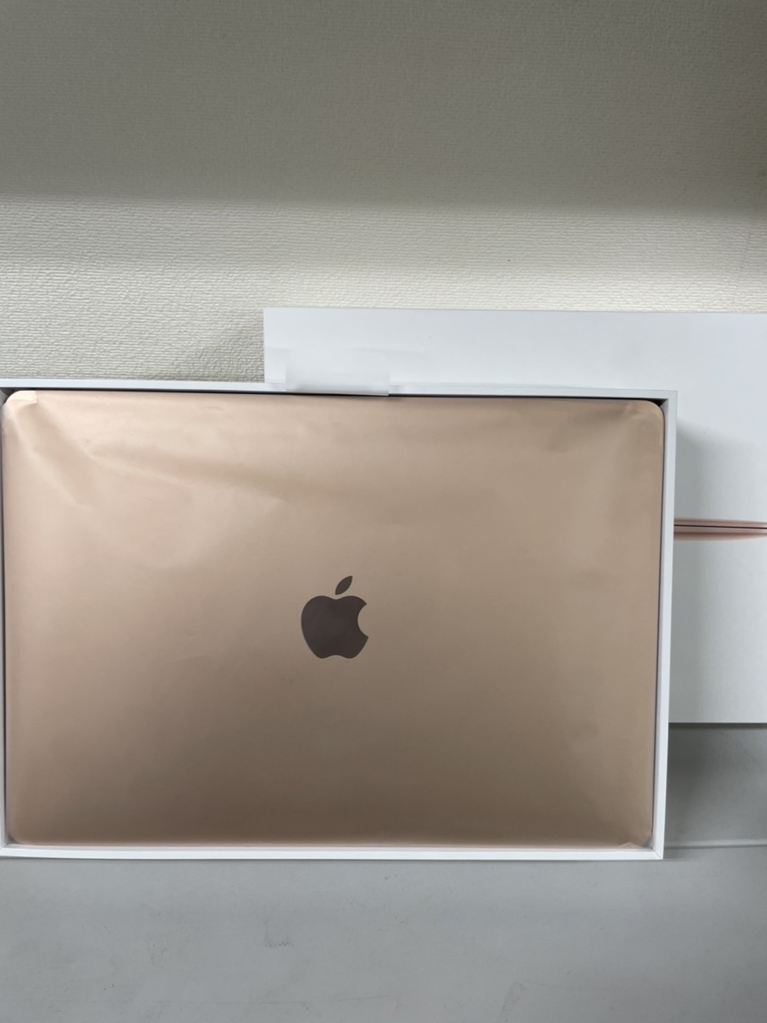 Apple MacBook Air 2020 13インチ/メモリ8GB/SSD256GB MGND3J/A 中古品