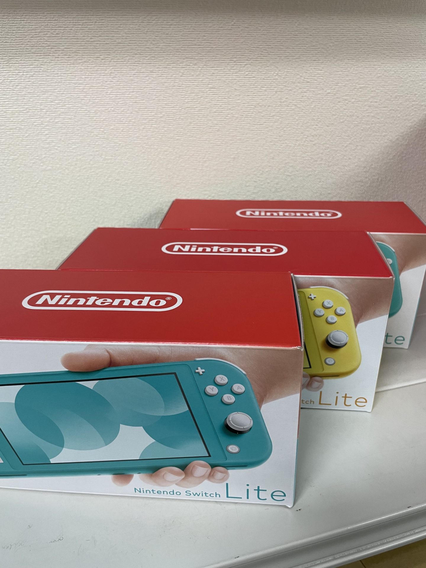 買取商品：任天堂　Nintendo Switch Lite (保証印無し)　3台　新品未使用品
