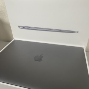 Apple MacBook Air 2020 13インチ/8GB/512GB MGN73J/A　中古美品