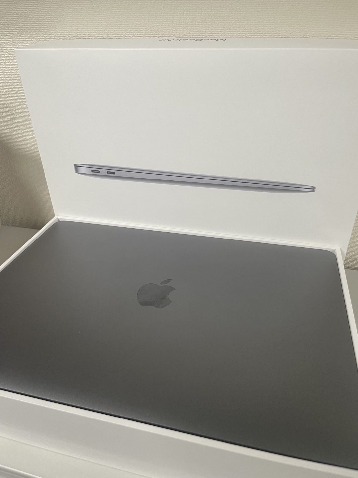 買取商品：Apple MacBook Air 2020 13インチ/8GB/512GB MGN73J/A　中古美品