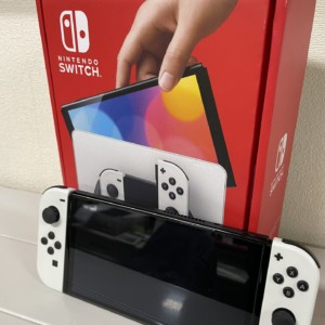 任天堂　Nintendo Switch 有機ELモデル　ホワイト　中古美品