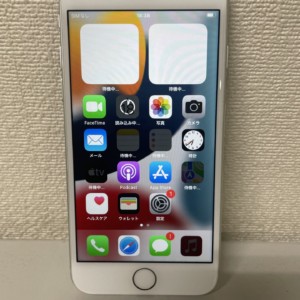 docomo版 SIMロック解除済み iPhone7 32GB シルバー　中古美品