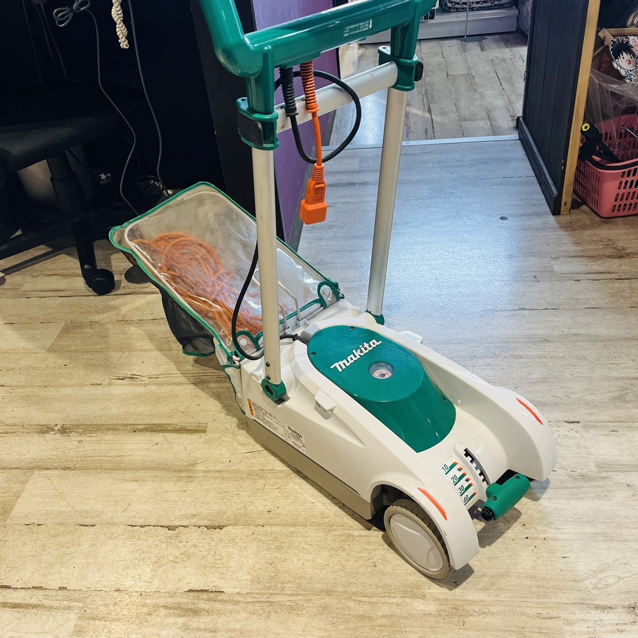 買取商品：【行橋店】芝刈機 MLM2300