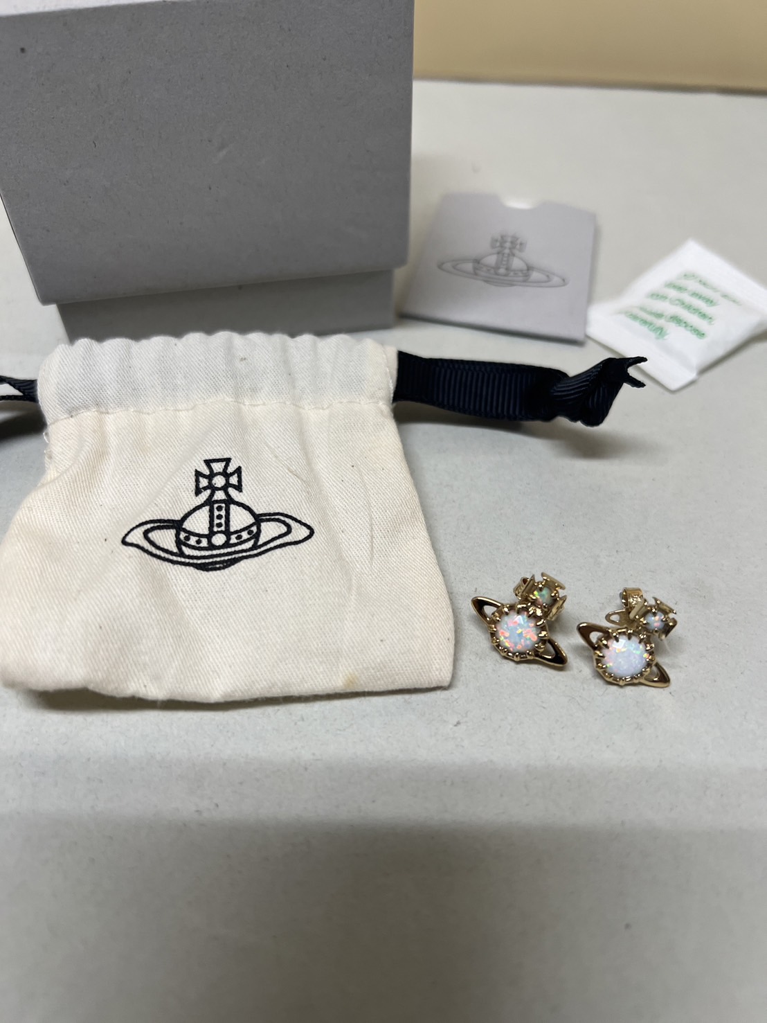 買取商品：Vivienne Westwood ピアス　中古美品