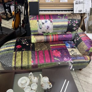 【行橋店】パッチワーク柄 ２人掛けソファー