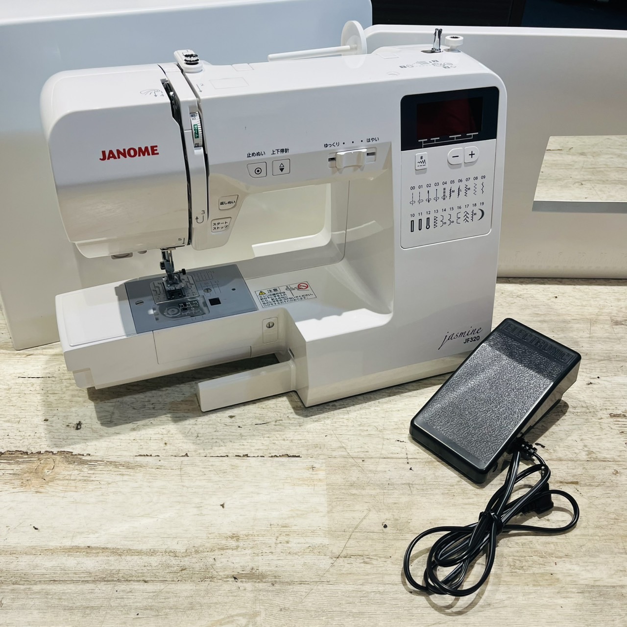 買取商品：美品! コンピューターミシン JF320 Jasmine