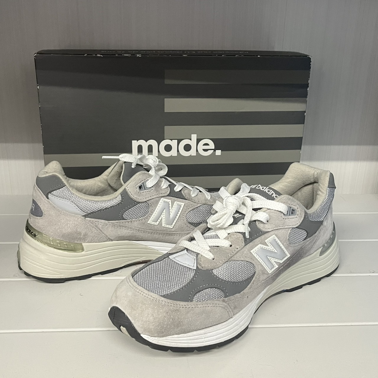 買取商品：スニーカー M992GR ニューバランス グレー 美品!!