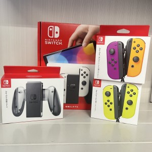 Switch 有機EL 本体+ジョイコン2つ+ジョイコン充電グリップ 中古美品