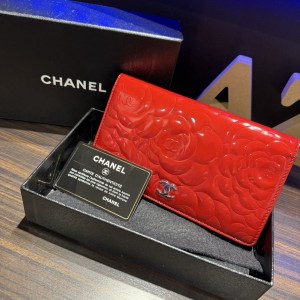 長財布 カメリア フラワーエンボス エナメル レッド