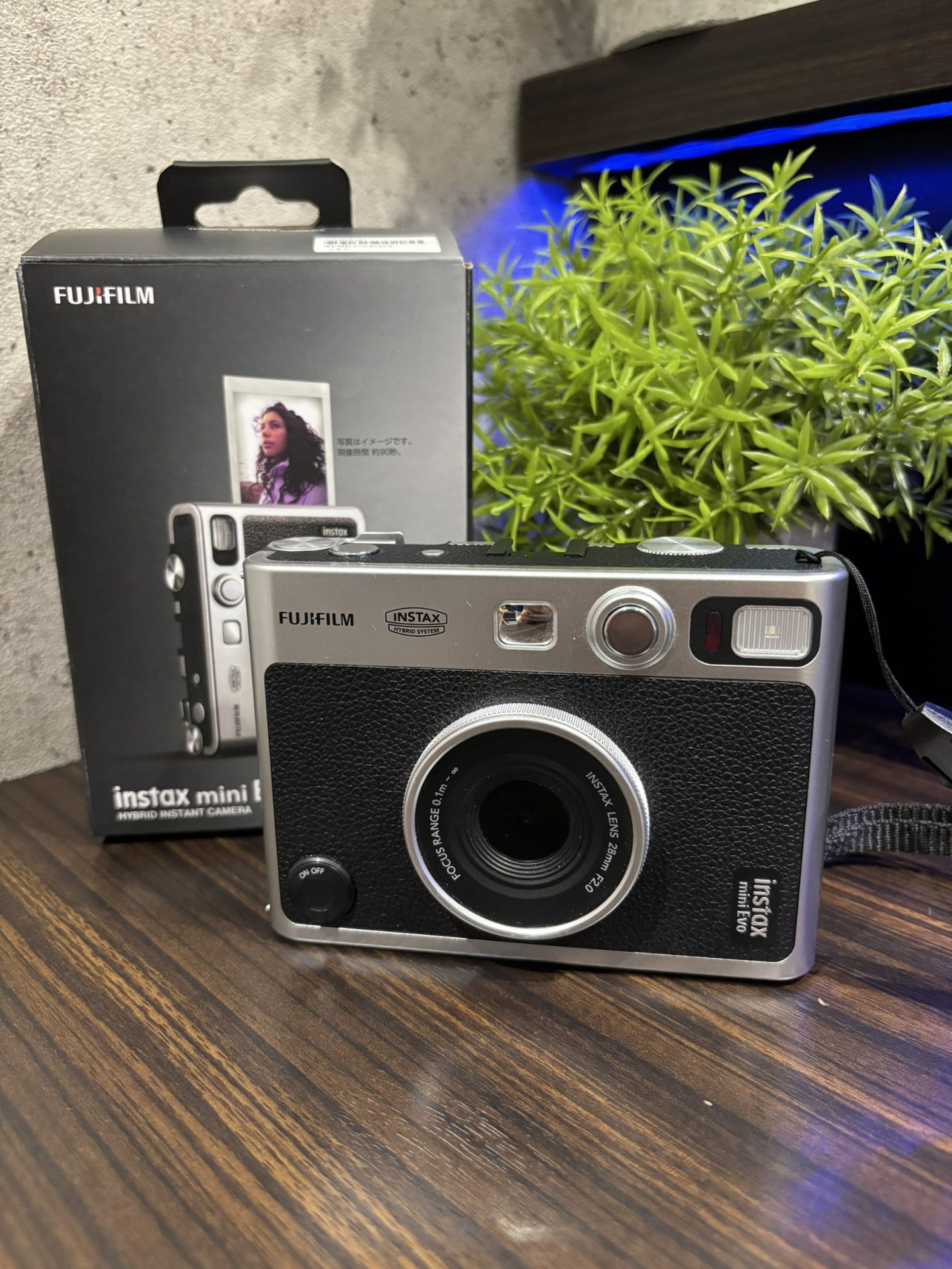 買取商品：FUJIFILM instax mini Evo チェキ カメラ