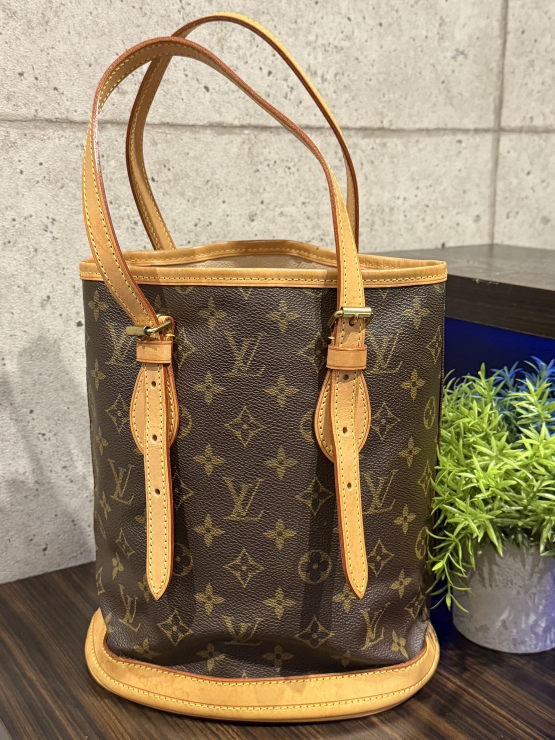 買取商品：LOUIS VUITTON モノグラム バケットトート バッグ