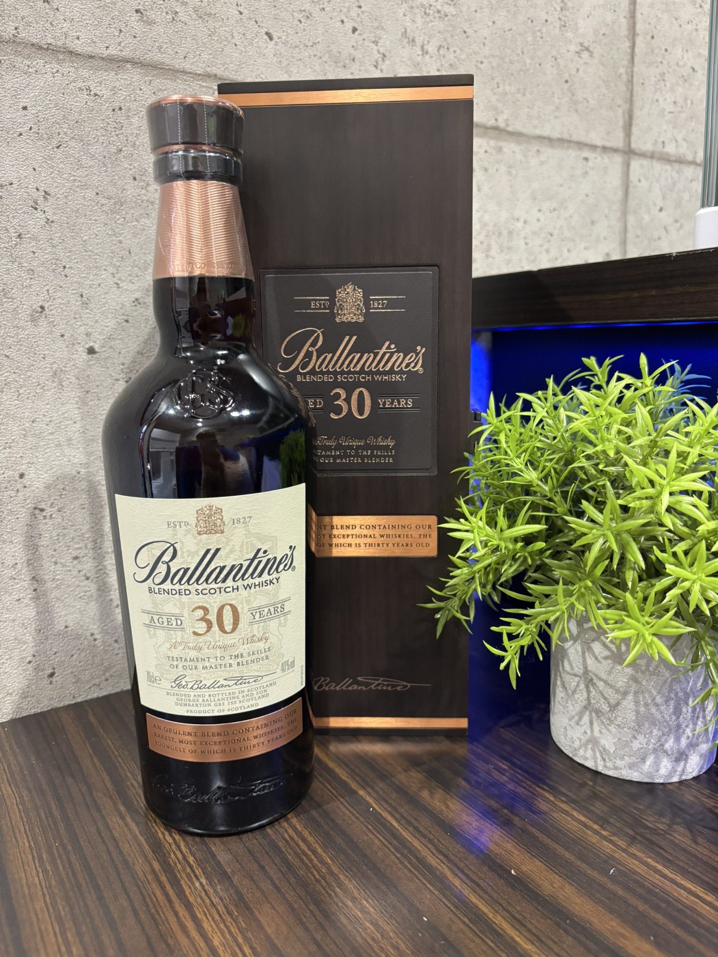 買取商品：バランタイン 30年 木箱入り