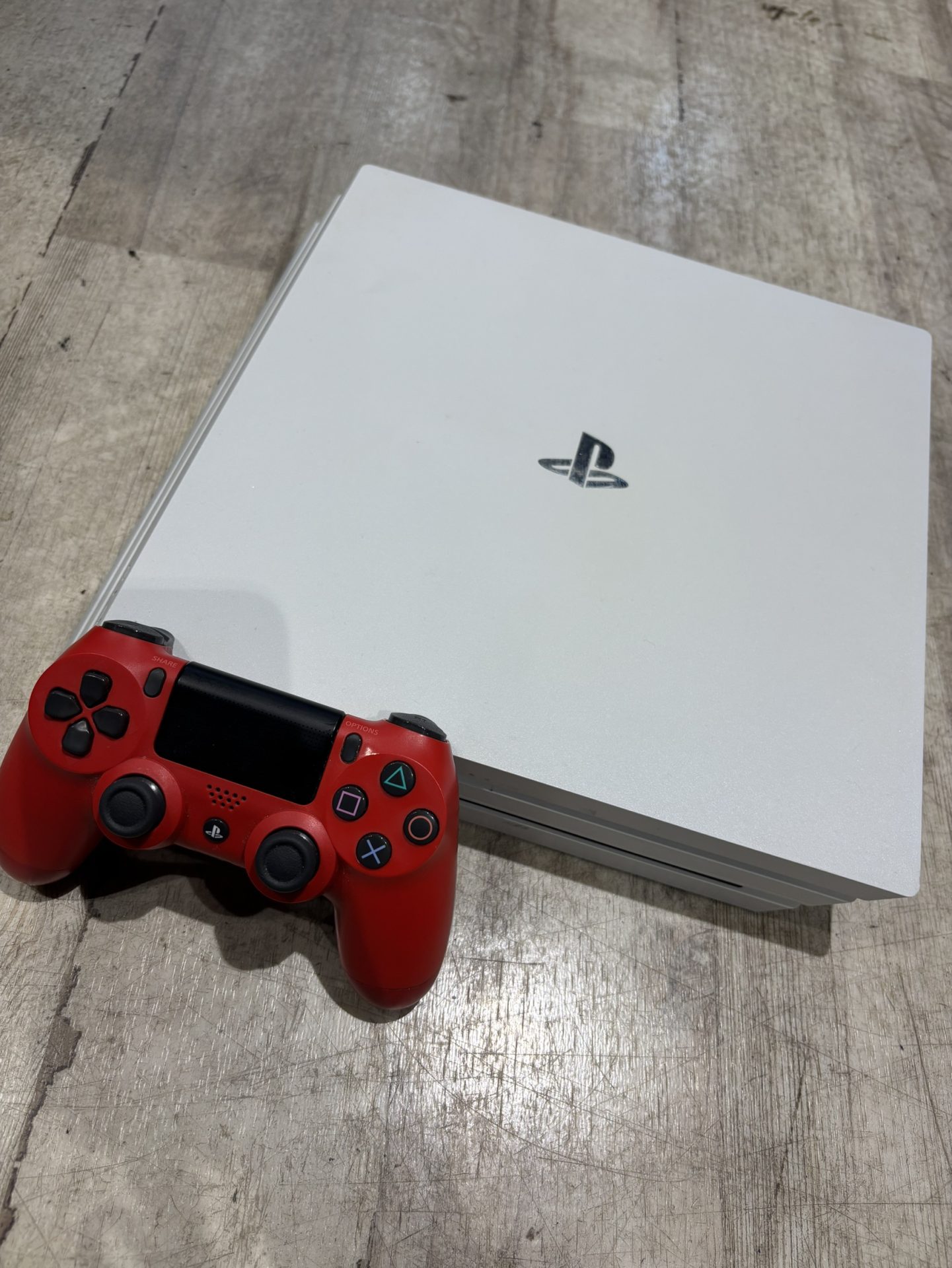 買取商品：PS4 Pro CUH-7200B グレイシャーホワイト