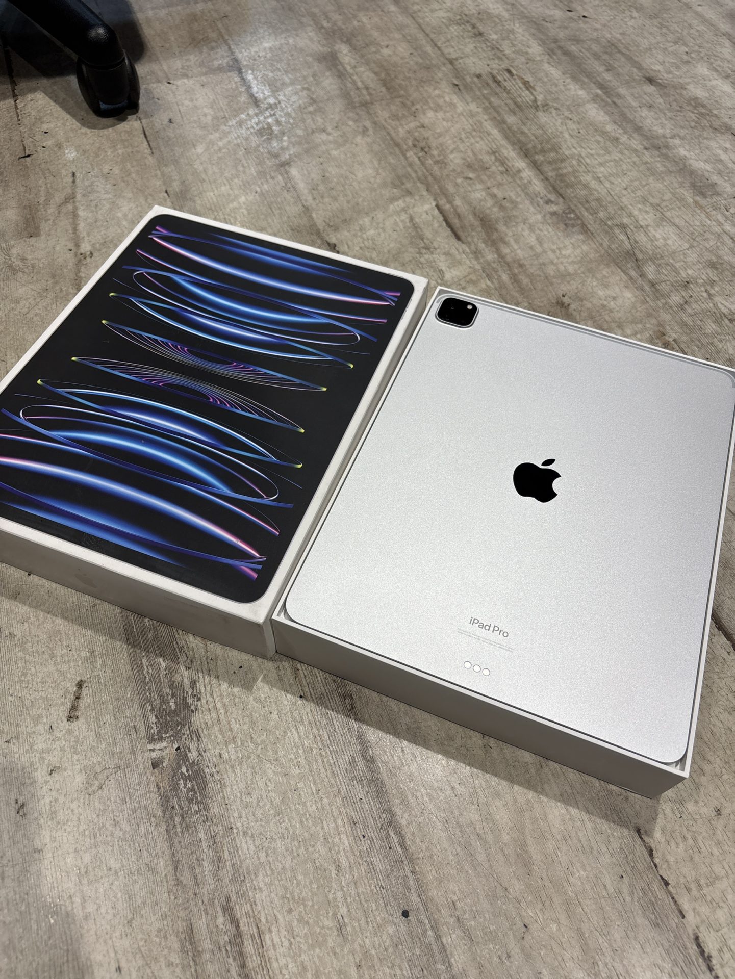 買取商品：Apple iPad Pro 12.9インチ 第6世代 Wi-Fiモデル