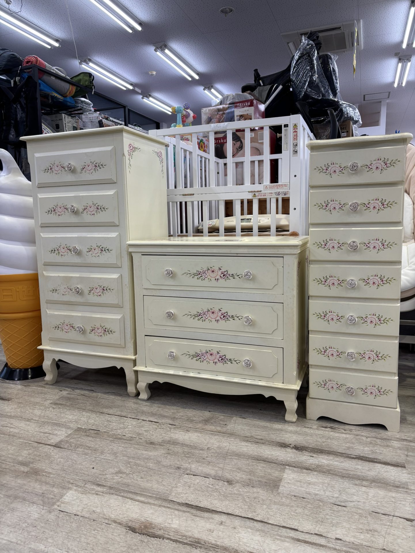 買取商品：アンティーク調 チェスト 3点