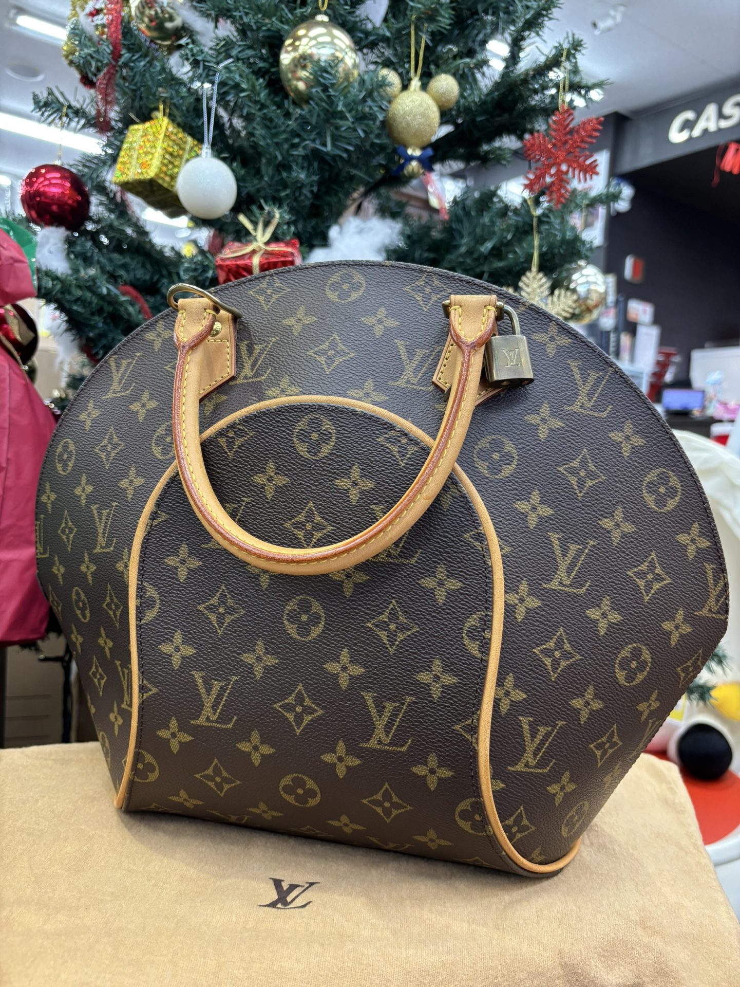 買取商品：ルイヴィトン モノグラム エリプスPM