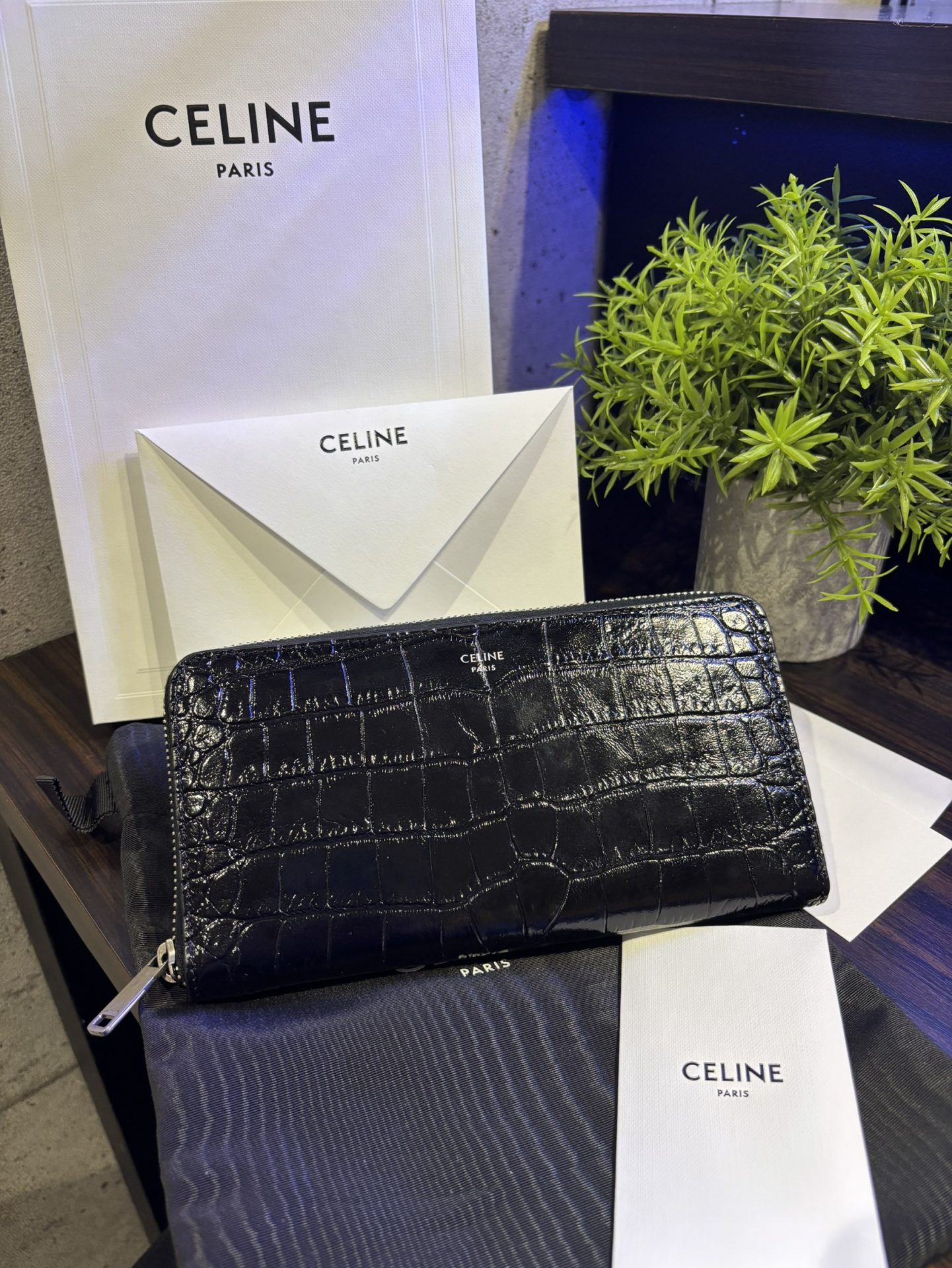 買取商品：セリーヌ 長財布 クロコ型