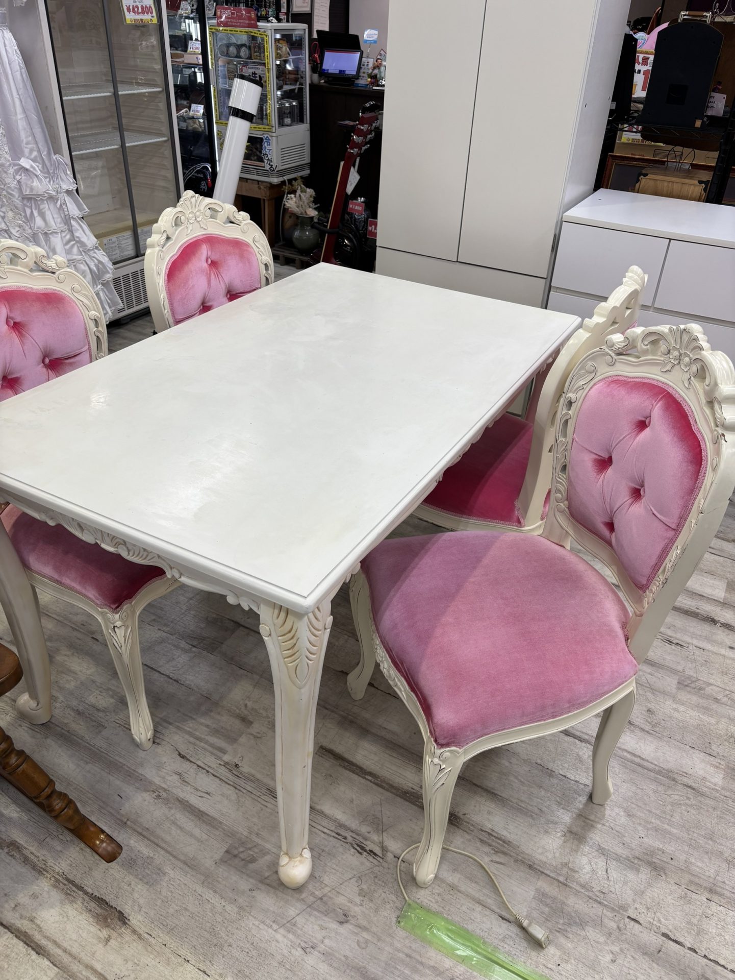 買取商品：ダイニングテーブル 椅子付き